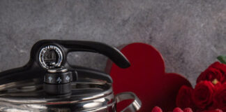 Dolci e un secondo per San Valentino 2022: tre ricette torta cioccolato peperoncino