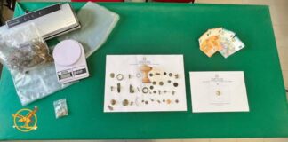 Crotone, furto di droga, denaro e reperti archeologici: un arresto droga denaro reperti archeologici