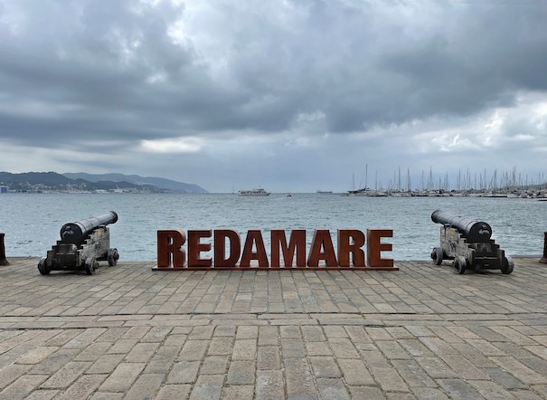 “Redamare” l’installazione di Sabrina D’Alessandro sul lungomare della Spezia
