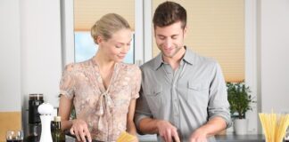 Cucinare oggi: le ricette più cliccate negli ultimi 12 mesi donna uomo cucina