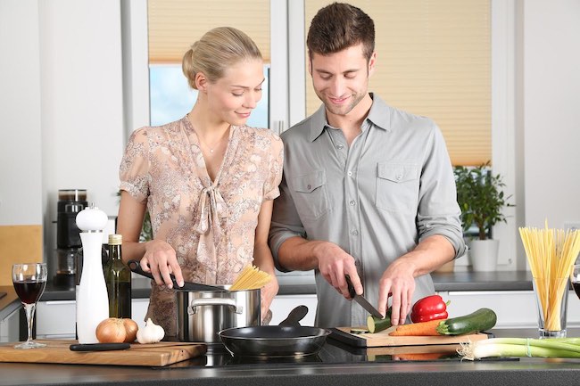 donna uomo cucina