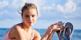 Iridescent, la linea innovativa di sandali da Havaianas iridescent modella