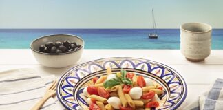 Penne bio lenticchie e ceci: una ricetta estiva da Farmo penne fredde pomodorini mozzzarelline