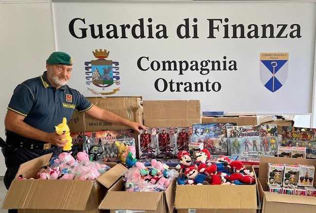 Lecce, la GdF ha sequestrato oltre 80mila articoli contraffatti