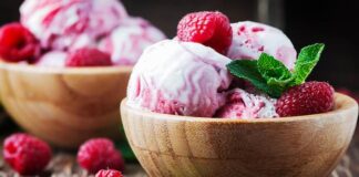 Mangiare un gelato e contrastare il caldo afoso, i consigli gelato yogurt frutti di bosco