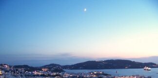 Crociera in Grecia: le isole da non perdere mykonos notturno