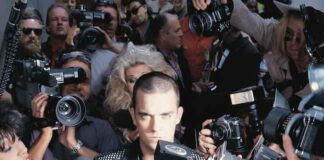 “Life Thru A Lens”, edizione deluxe per i 25 anni dell’album di Robbie Williams life thru a lens cover