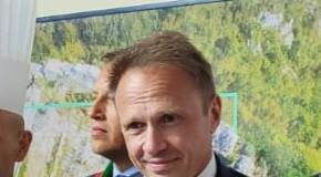 Vino falsamente certificato Dop e Igp, Lollobrigida: “Concorrenza sleale da chi inquina il mercato”