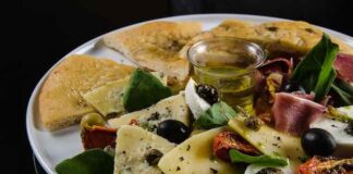 Il menù perfetto per Natale 2022 per chi sceglie il delivery foccacia con olive