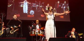 Izis rappresenta la Salsa celebrando il terzo mandato del sindaco Bowser izis concerto