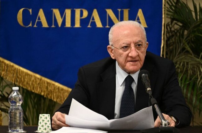 De Luca: “Aree interne spopolate come alternativa ai Campi Flegrei” De Luca: “Aree interne spopolate come alternativa ai Campi Flegrei”