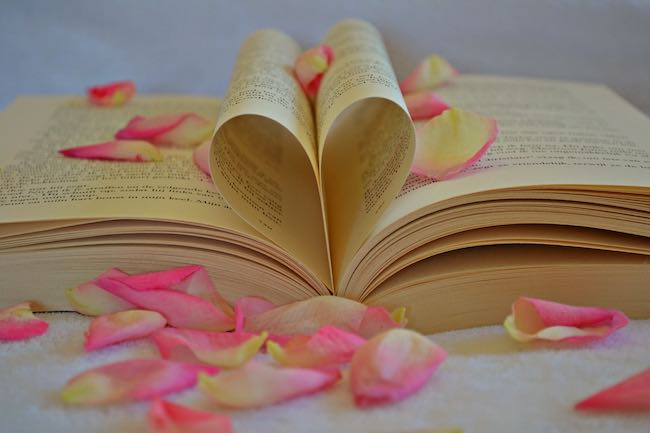 libri cuore petali fiore