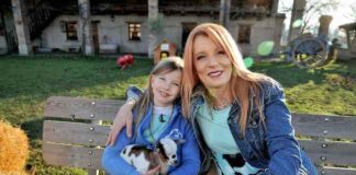 Una bassottina giramondo e Chiara Francini con i Gatti-Bimbi in tv