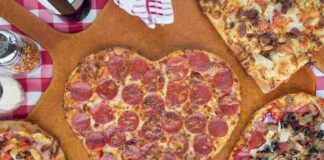 Il Vademecum del Galateo dell’Amore, un pensiero per San Valentino Valentine's Day treats on a table