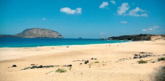 Isole Canarie, una spiaggia per ogni profilo las conchas la graciosa