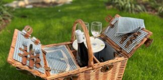 Cestino da pic nic di vimini vestito di stoffa e scomparto isotermico picnic fondazione paideia