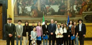 Delegazione di ragazzi sostenuti dall’Unicef incontra il presidente della Camera Fontana