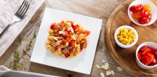 Fusilli con pomodorini, mais e scaglie di mandorla: la ricetta Bio Farmo fusilli bio