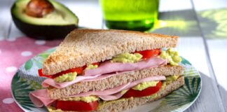 Salumi e frutta, la combo dell’estate 2023: tre piatti completi ed equilibrati all’insegna di gusto e leggerezza