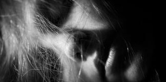 La mancanza di un corretto riposo comporta diverse problematiche sonno donna