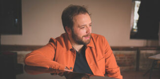 Gualazzi, viene giù parte della struttura durante il concerto ad Agnone Cilento