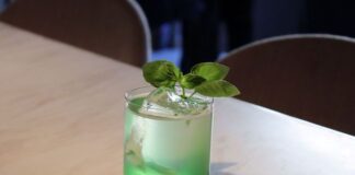 World No Alcol Day 2023: Sanpellegrino presenta il cocktail Basil 0 basil 0 cocktail