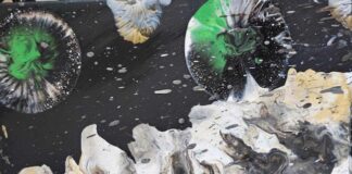 L’Espressionismo Astratto di Petra Schneller, quando la fluidità si mescola alla vitalità del colore universe acrilico