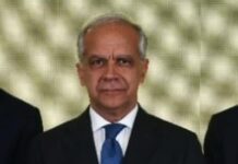 Piantedosi: “Il pacchetto sicurezza in Cdm entro i primi giorni di febbraio” Poste Italiane - SecurityDay - L'AD Matteo Del Fante, il Ministro Piantedosi, il Condirettore Generale Giuseppe Lasco e alcuni dipendenti premiati