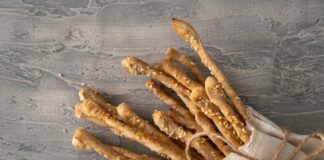 “Breadstick Day”, la giornata che celebra l’arte del grissino Bread,Sticks,,Italian,Grassini,,Homemade,Snacks,With,Sesame,Seeds,And