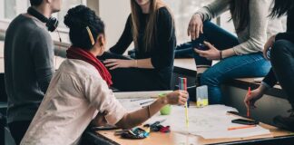 Avere 30 anni nella società odierna: il profilo dei millennials moderni ragazzi job