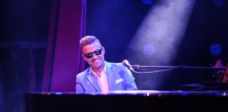 Matthew Lee presenta il suo speciale regalo di Natale: il 45 giri digitale “My Christmas Songs”
