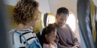 Voli più confortevoli per tutta la famiglia: 10 consigli da seguire viaggio famiglia
