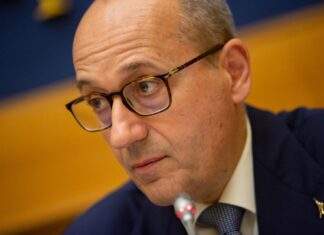 Bagnai (Lega): “Se aspetta recessione per sospendere patto stabilità, Ue confessa il proprio fallimento”