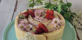 Maxi girella cake alle fragole per la festa della mamma: la ricetta torta girella festa mamma