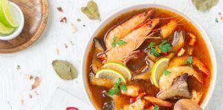 Zuppa agropiccante di gamberi di ispirazione thailandese, la ricetta zuppa thai