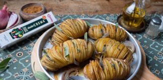 Patate hasselback, la ricetta in versione spicy con salvia e paprika patate hasselback bauer