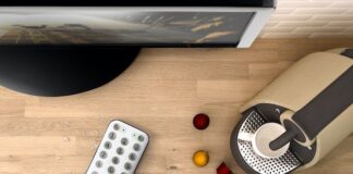 Easyclean 2+ Meliconi, telecomando 2 in 1 con tastiera impermeabile ambientata easyclean2+