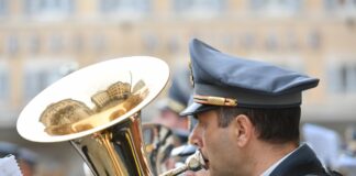 Montecitorio a porte aperte, apertura con la Banda della Gdf ed esibizione in Aula del coro ‘Manos Blancas’