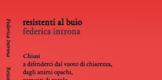 Con i suoi versi Federica Introna non solo emoziona ma invita alla riflessione e all’azione resistenti al buio