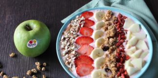 Smoothie Bowl con mele, fragole e yogurt: la ricetta smoothie bowl