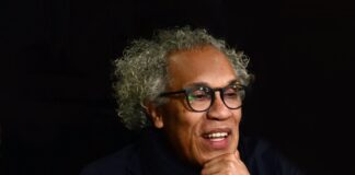 Il songwriter cubano Santiago Larramendi nell’ultima puntata del 2024 di “Pamela viaggia in latin”