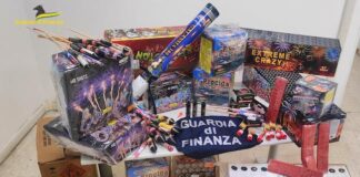 Sequestrati oltre 20 Kg di articoli pirotecnici illegali e droga a Latina botti sequestrati