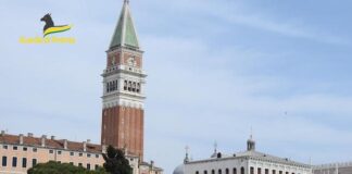 Venezia, soccorso giovane caduto da natante: il racconto finanza venezia