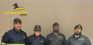 Lotta al traffico di stupefacenti, arrestato corriere della droga a Firenze gdf firenze droga