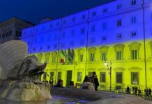 Montecitorio si illumina con la bandiera dell’Ucraina