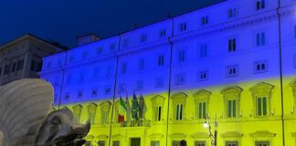 Montecitorio si illumina con la bandiera dell’Ucraina