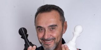 Giuseppe Giacobazzi porta in scena “Il pedone. Luci, ombre e colori di una vita qualunque”