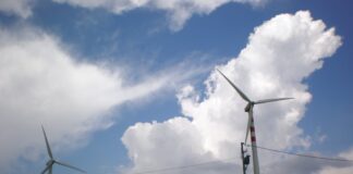 151 sindaci italiani chiedono un “nuovo provvedimento contro l’invasione dell’eolico”