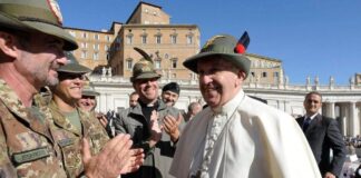 Papa Francesco e l’affettuosa vicinanza al mondo degli alpini