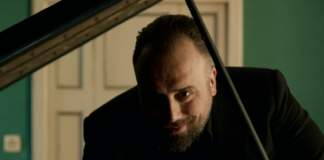 Raphael Gualazzi torna in tour da maggio 2025 con tre diversi live: Piano-vocal, Quintetto e con Orchestra